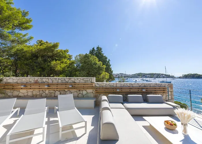 Magnificent Seafront 10 Bedrooms Pakleni View Вілла *