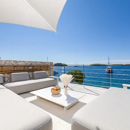Pakleni View Villa: Seafront Splendor With Infinity Pool