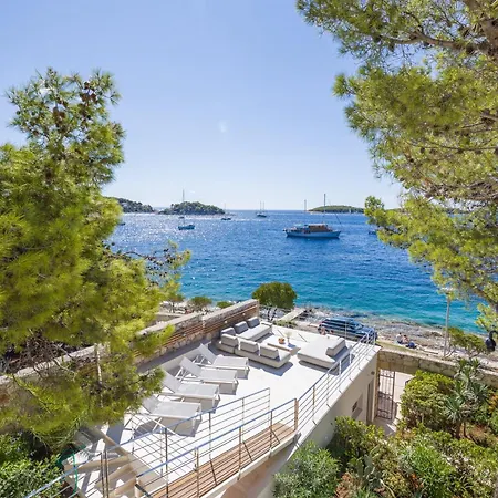 Pakleni View Villa: Seafront Splendor With Infinity Pool