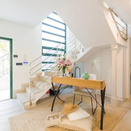 Pakleni View Villa: Seafront Splendor With Infinity Pool