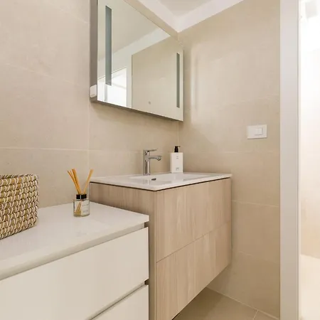 Villa Pakleni View Villa: Seafront Splendor With Infinity Pool *