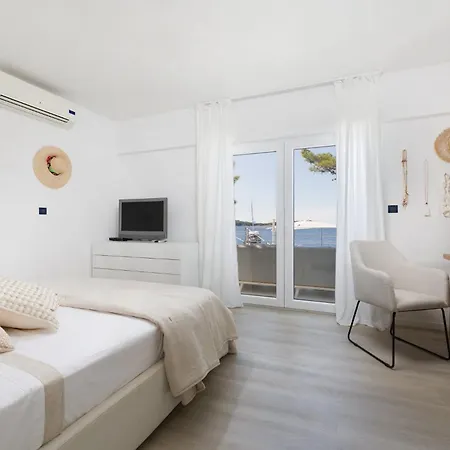 Villa Pakleni View Villa: Seafront Splendor With Infinity Pool Hvar Town