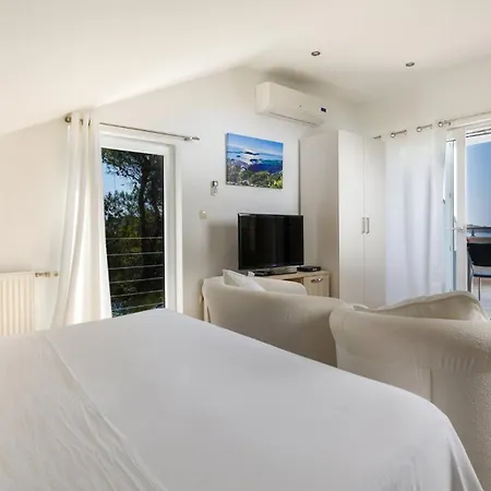 Magnificent Seafront 10 Bedrooms Pakleni View וילה חוואר